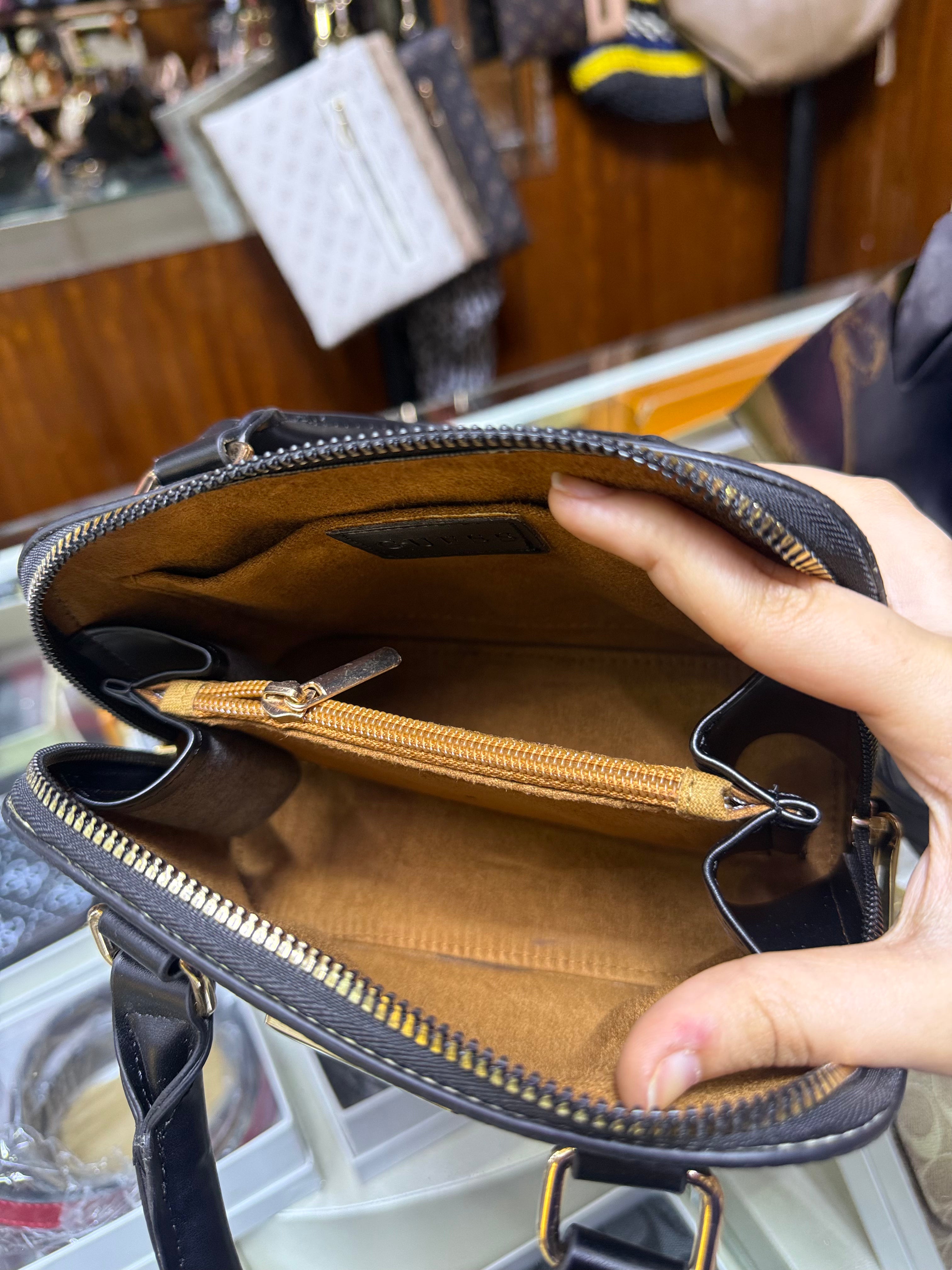Sac Guess Noir (coupe alma)